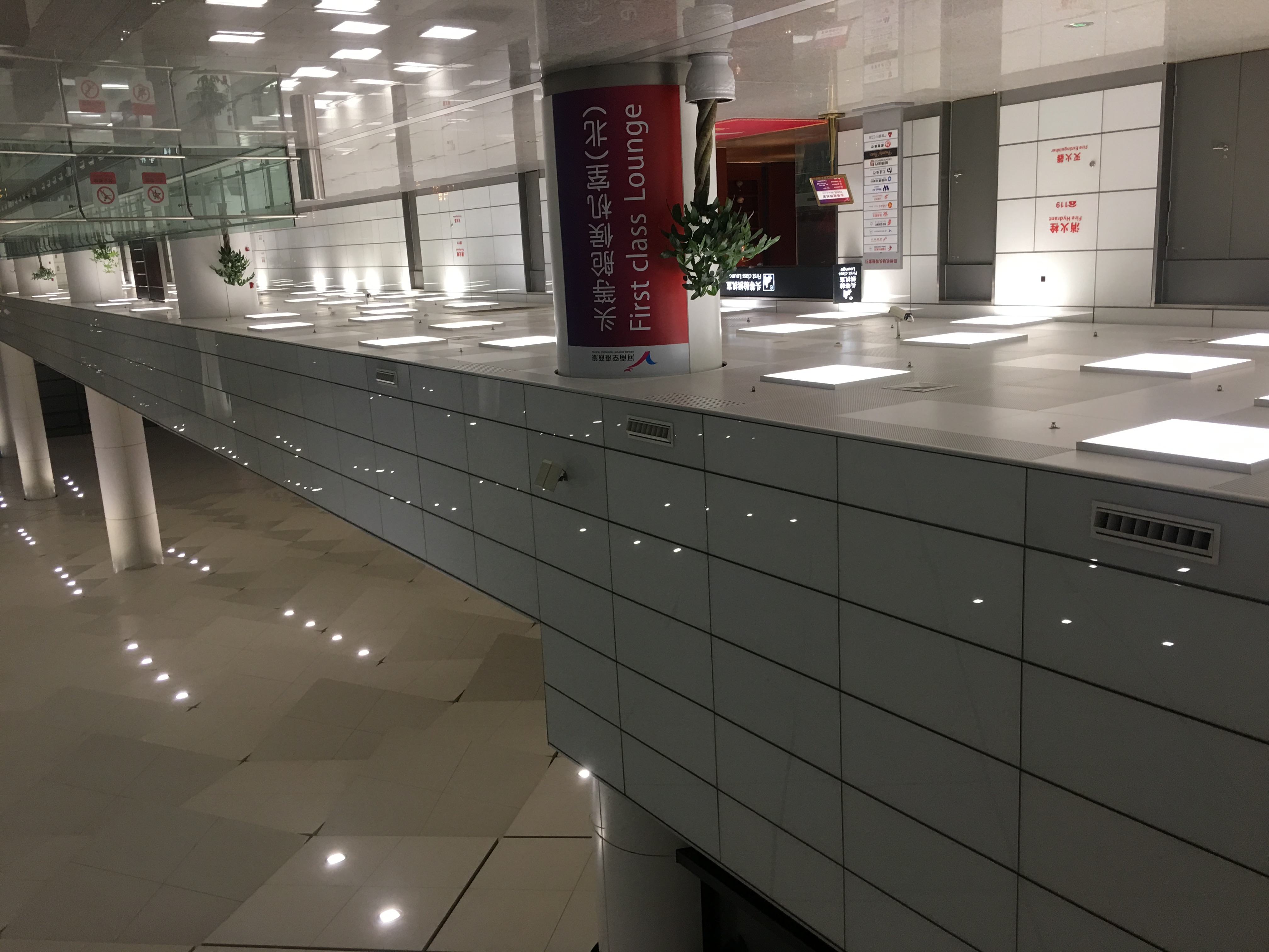 钢化新半岛官网_半岛(中国)在大厅走廊中运用